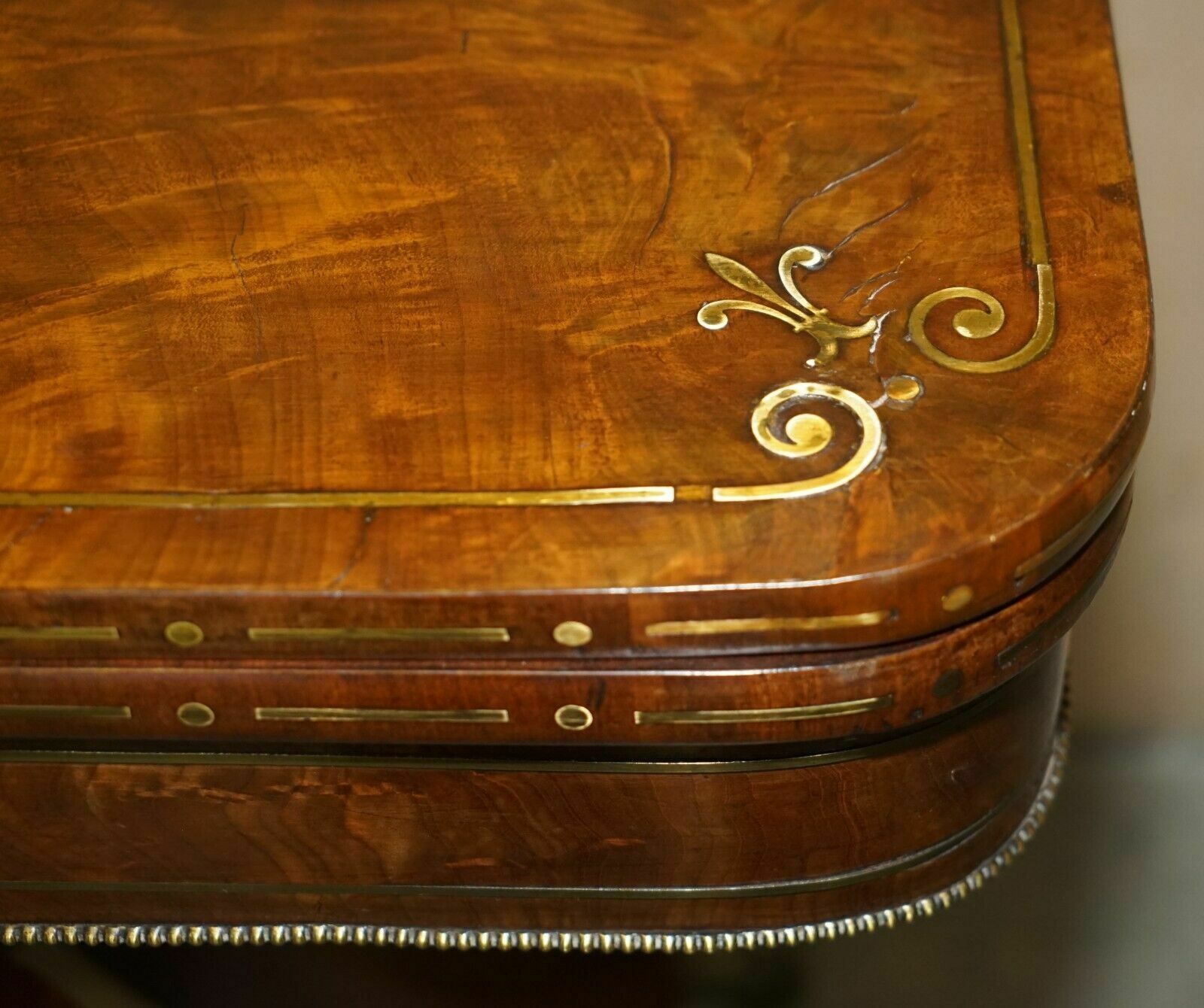 photo vintage Restored Antique Regency Circa 1815 Mahogany & Brass Inlaid Card Games Table