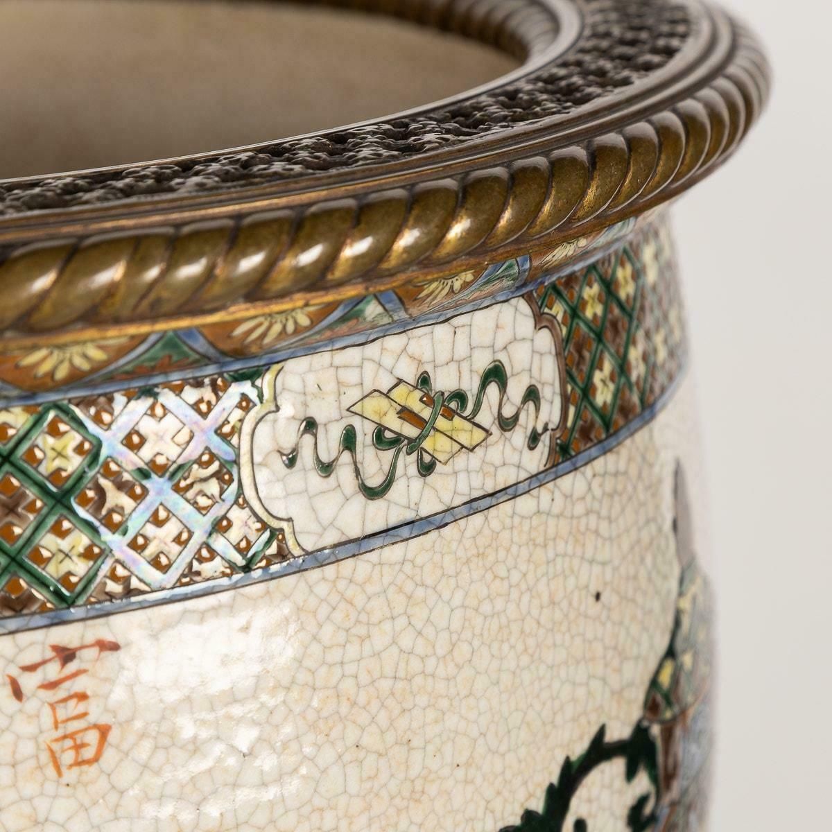 photo vintage 19th Century Chinese Famille Verte Porcelain Vase Mounted On Ormolu, C.1880