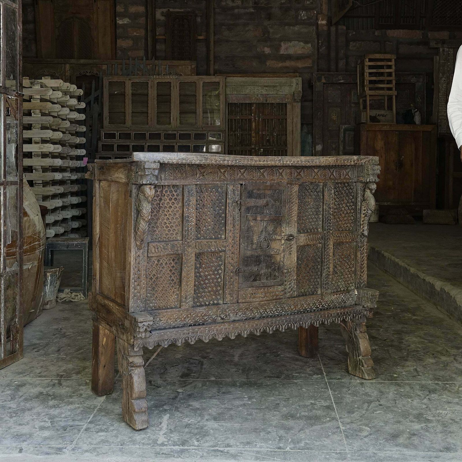 Old Damchiya   Carved Indian Furniture N°34 photo 3050.0