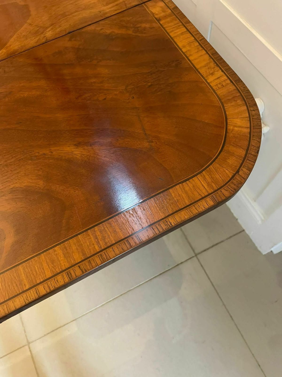 photo vinterior Outstanding Antique Early 20th Century Freestanding Mahogany Table