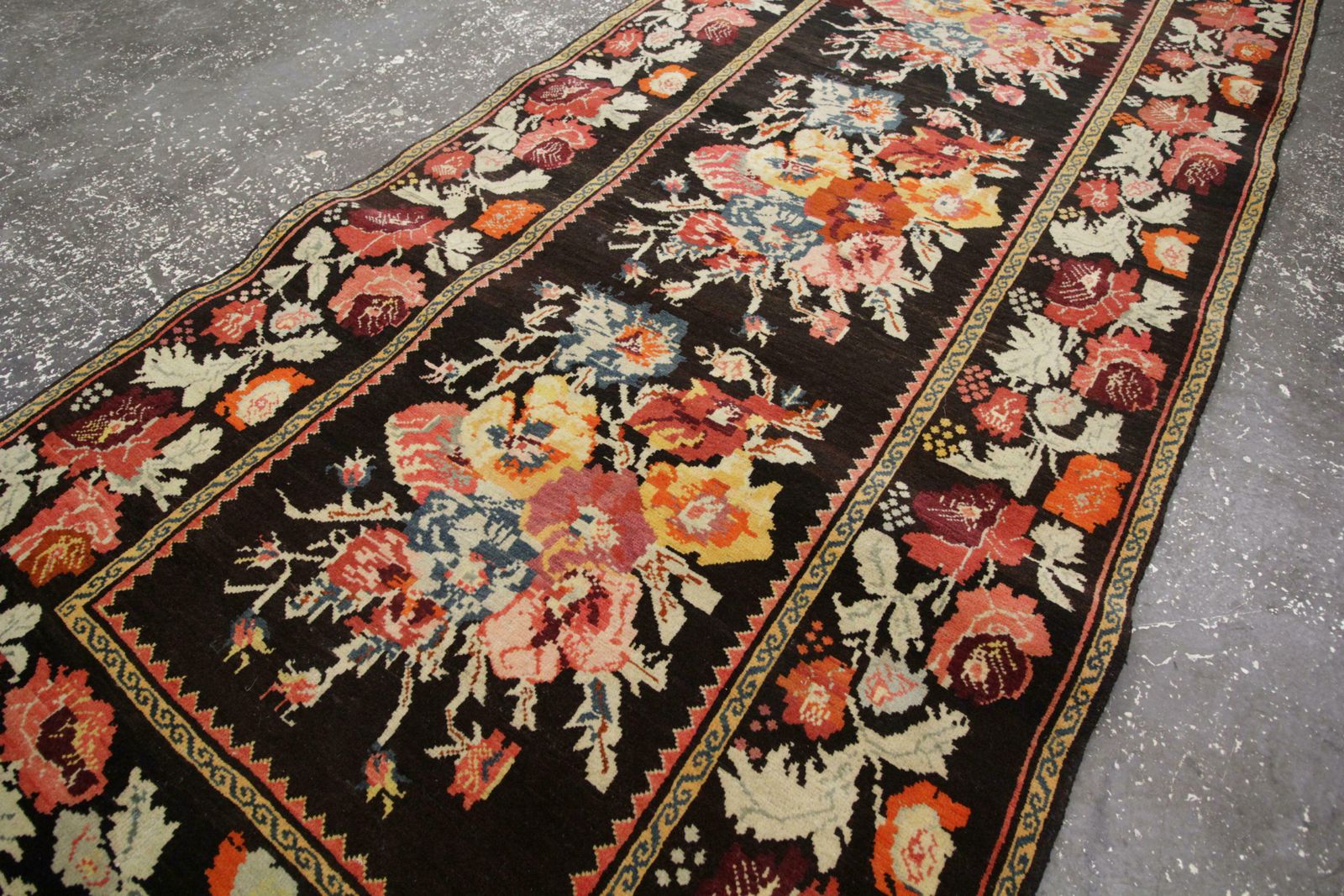 photo vinterior Antique Rug Caucasian Karabagh, Handmade Carpet Oriental Rug, Floral Area Rugs