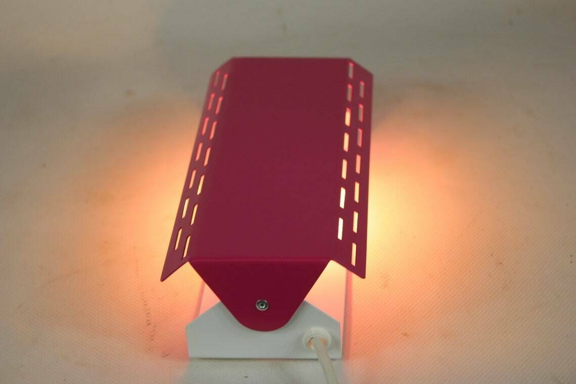 W.L.P. Roze Wandlamp Uit De Jaren 1960 – Bedlamp Met Verstelbare Kap photo for sale