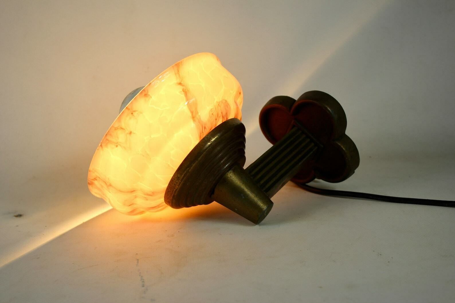 Art Deco Wandlamp Met Roze Glas In Marmerlook En Messing Voet photo buy