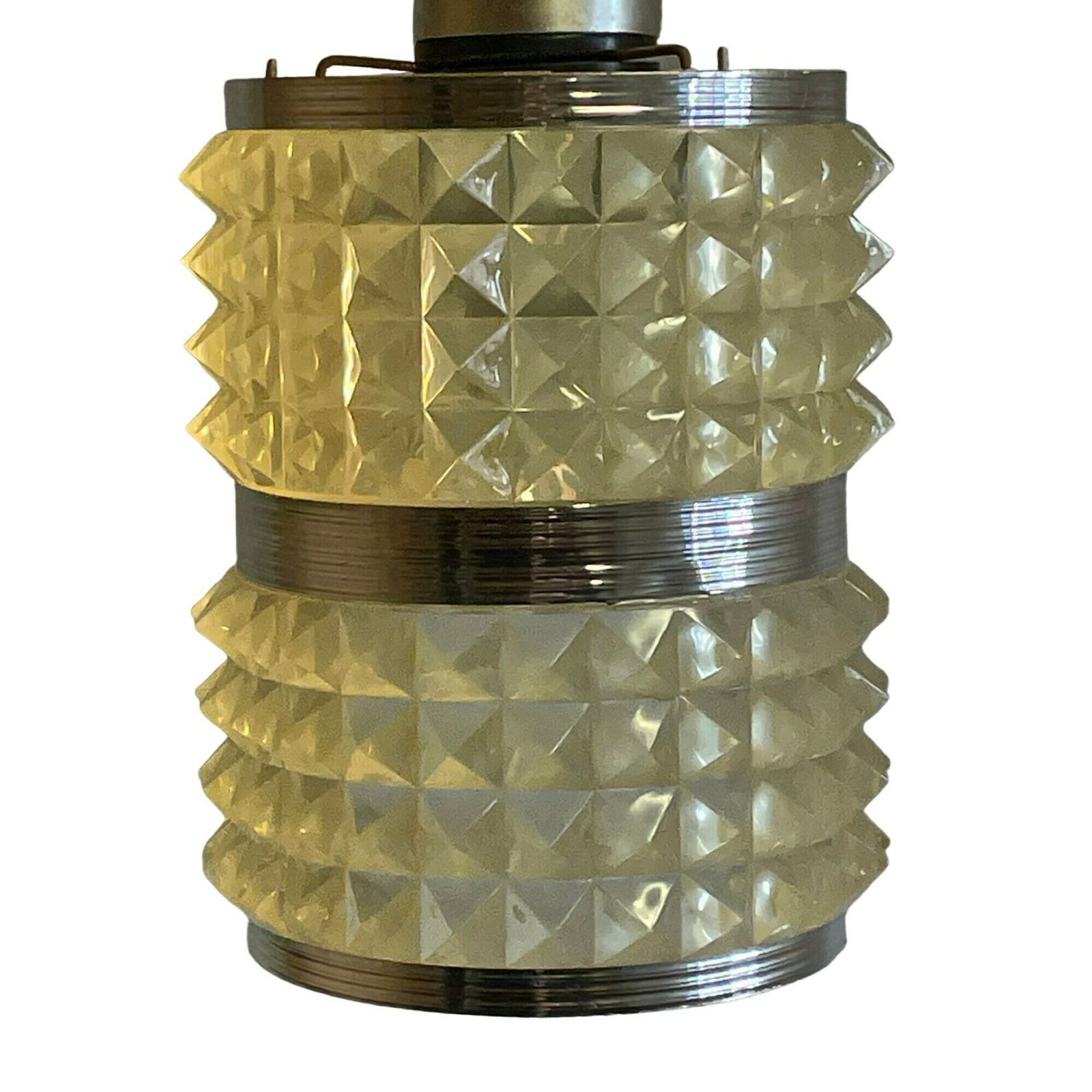 Vintage Hanglamp Uit De Jaren '70 — Plastic Fantastic! Gesneden Plastic Motief Met Bijpassende Plafondrozet photo 131.0