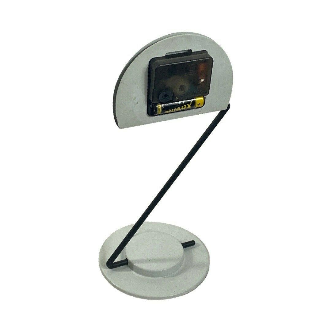 Nicolai Canetti   Artime / Artec   Memphis Style Desk Clock On Adjustable 'Z' Wire Frame photo Woonaccessoires