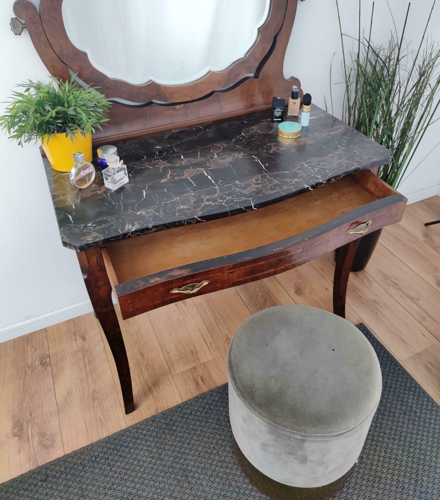 1940s Italian Art Deco Burl And Marble Vanity Dressing Table With Beveled Mirror photo for sale