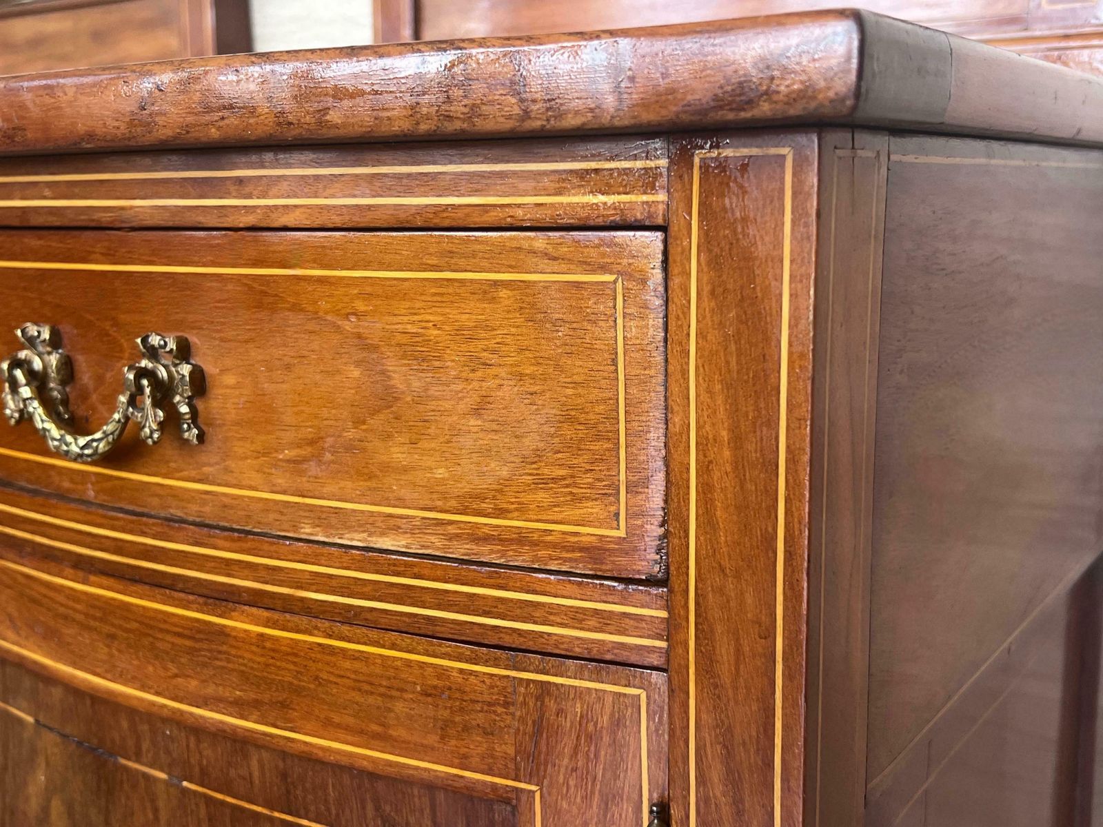 photo vinterior Tables de chevet françaises de style Louis XV en bois de citronnier, une porte - paire