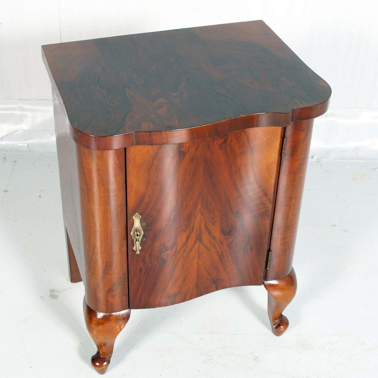 Mid Century Art Decò Venetian Baroque Night Stands By Gaetano E Osvaldo Borsani photo for sale