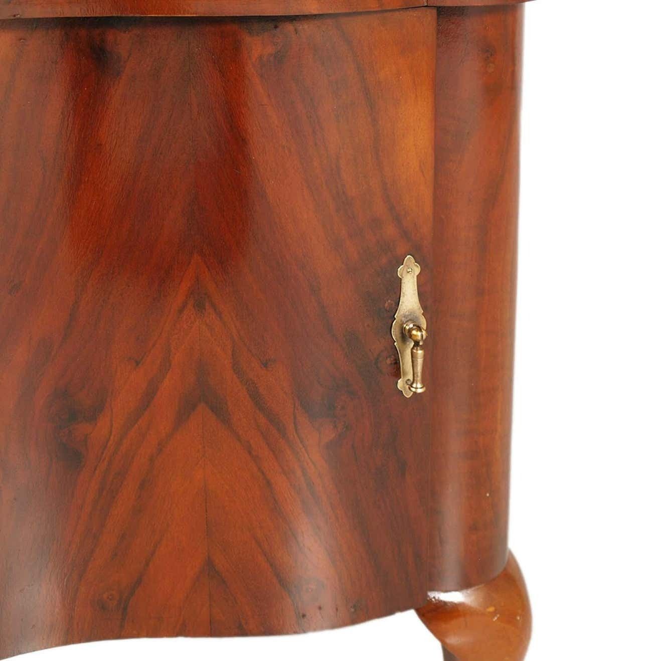 Mid Century Art Decò Venetian Baroque Night Stands By Gaetano E Osvaldo Borsani photo vinterior