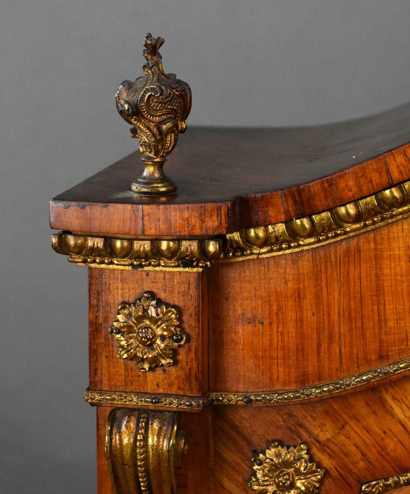photo vinterior 19th Century Walnut Bonheur Du Jour