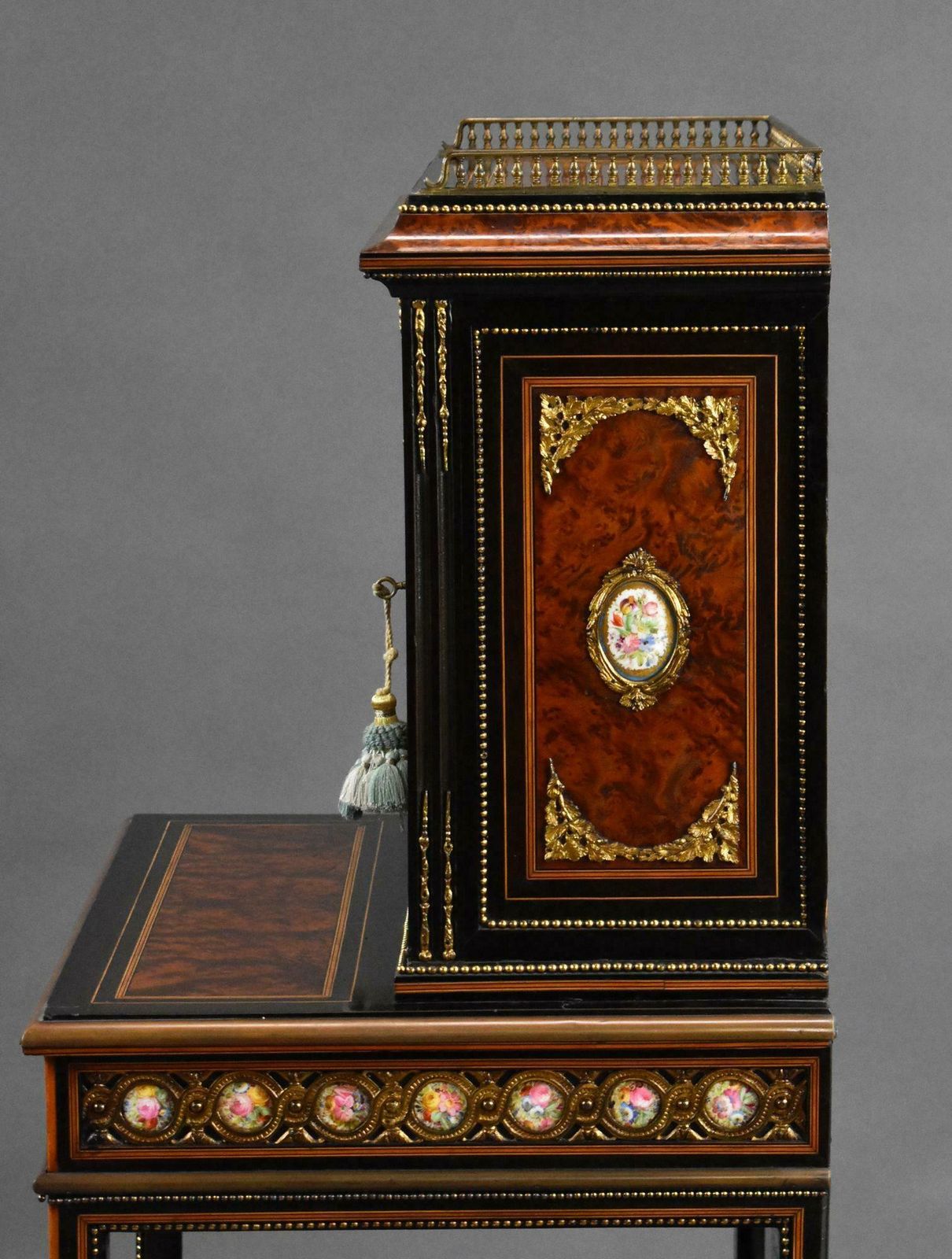 photo vinterior 19th Century French Bonheur Du Jour