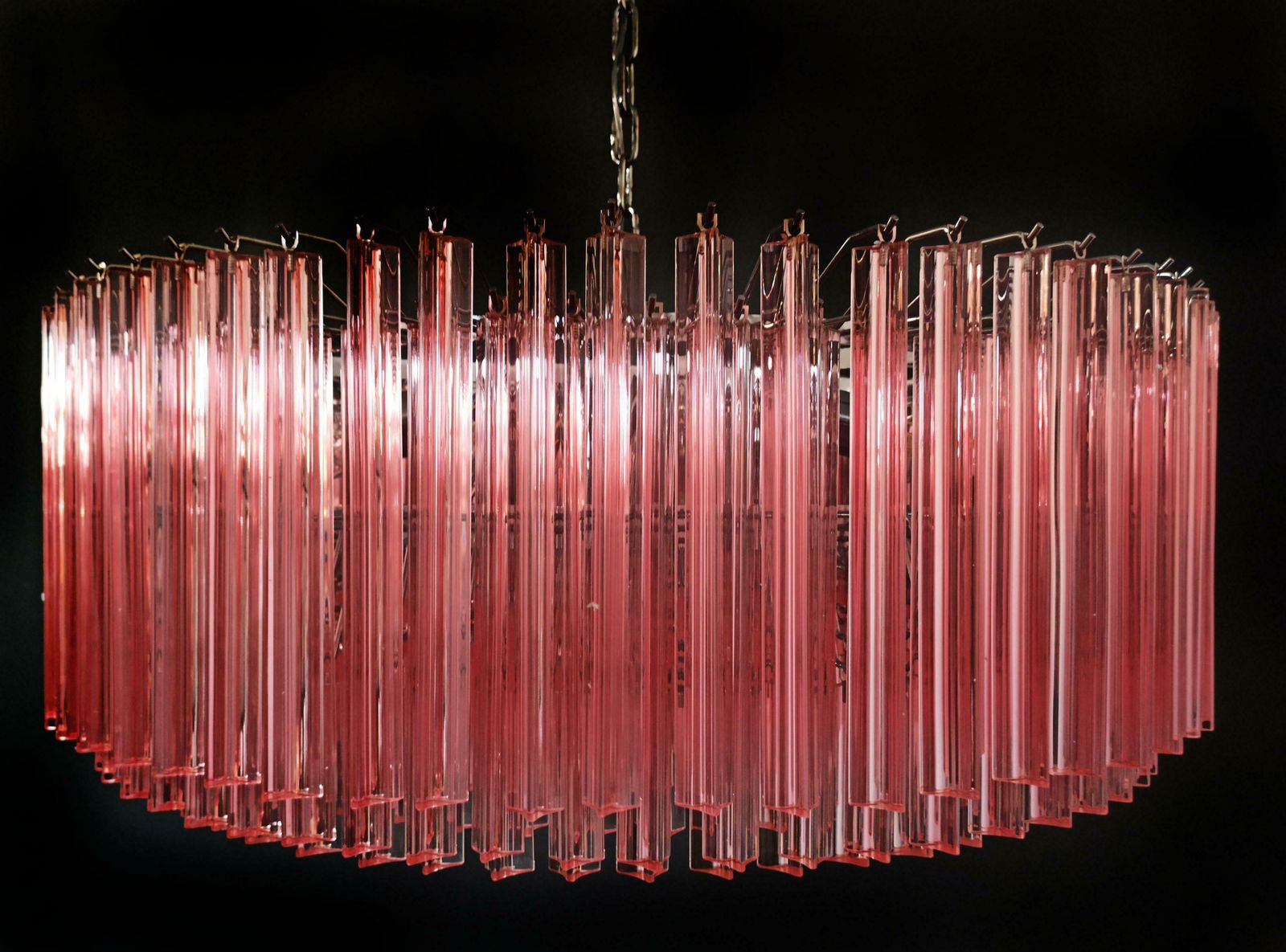 photo furniture Huge And Amazing Triedri Murano Glass Chandelier   391 Pink Prims Triedri