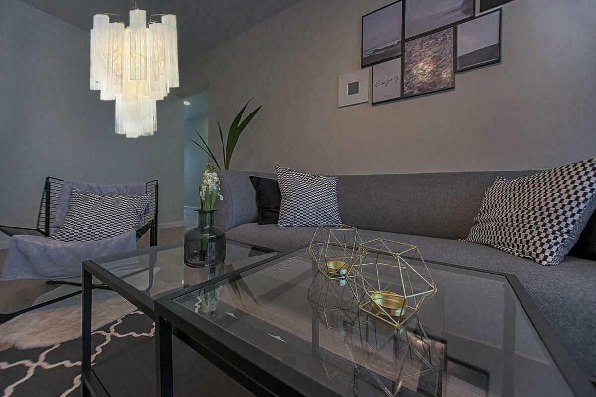 Elegant Glass Tube Chandeliers, 30 Albaster White Glasses photo vinterior