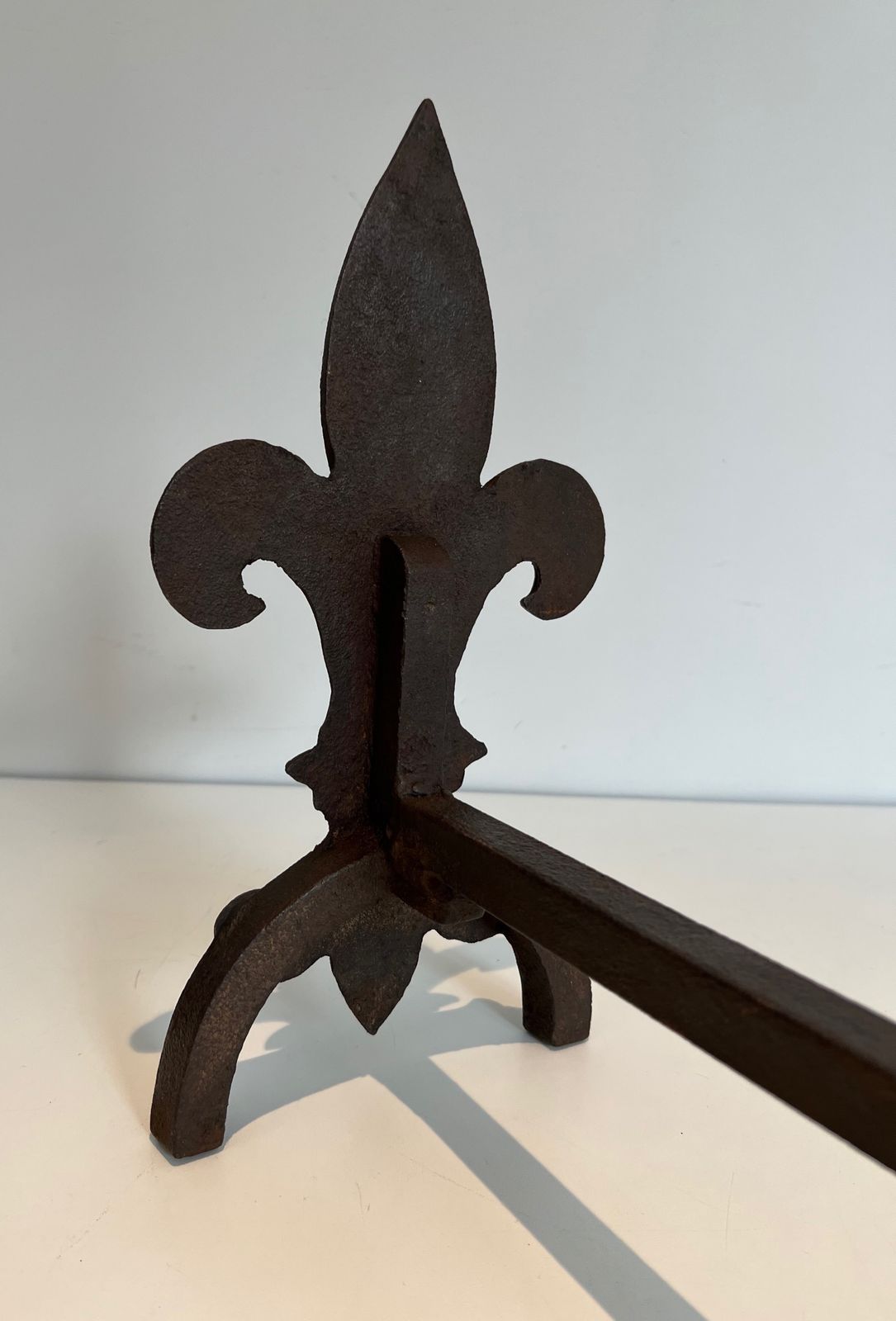photo vinterior Pair Of Fleurs De Lys Cast Iron And Wrought Iron Andirons