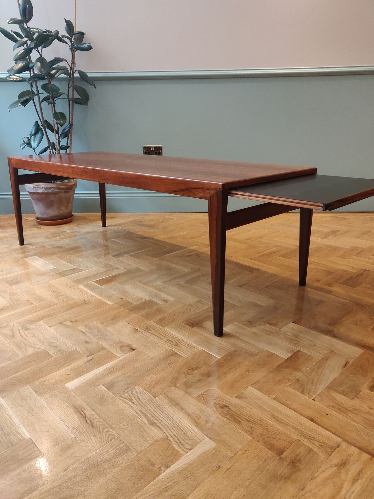 Mid 20th Century Rosewood Extending Coffee Table By Ludvig Pontoppidan photo vinterior