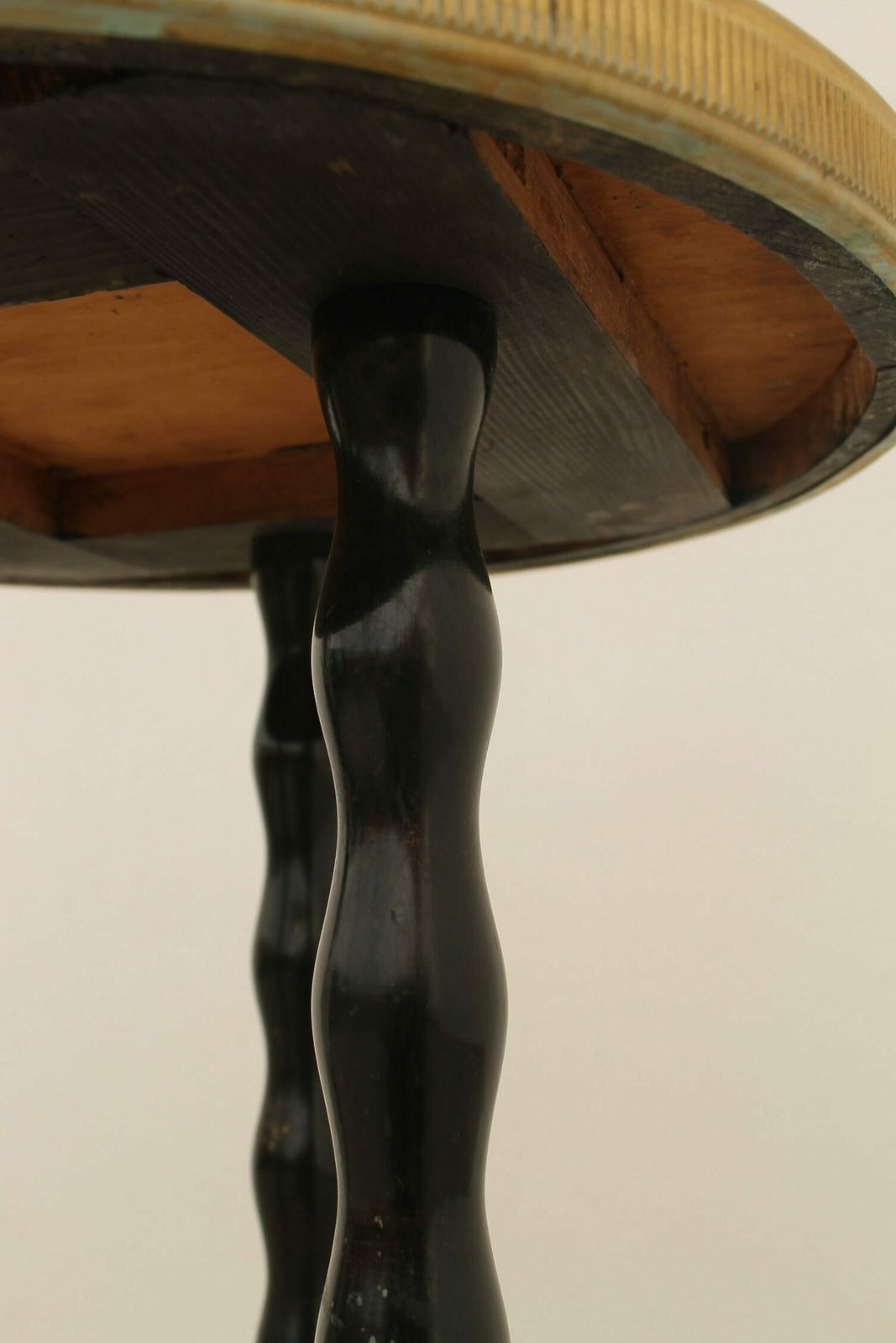 photo vintage Art Deco Wood And Brass Round Side Table, Bohemia, 1930s