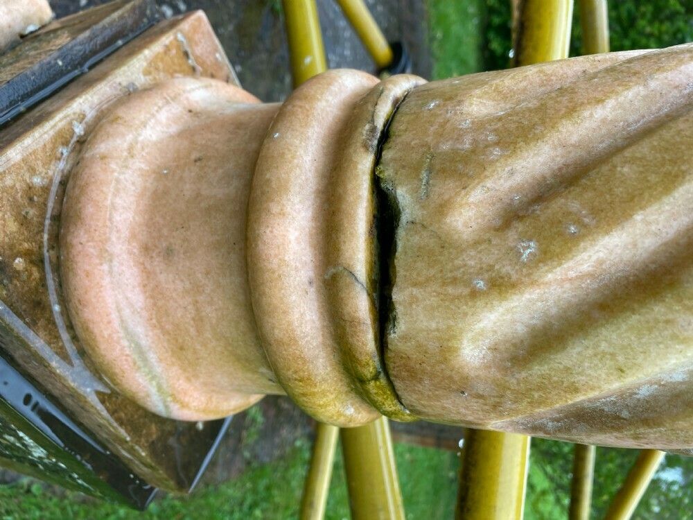 photo vintage A Wonderful Natural Pink Marble Gazebo With Seats