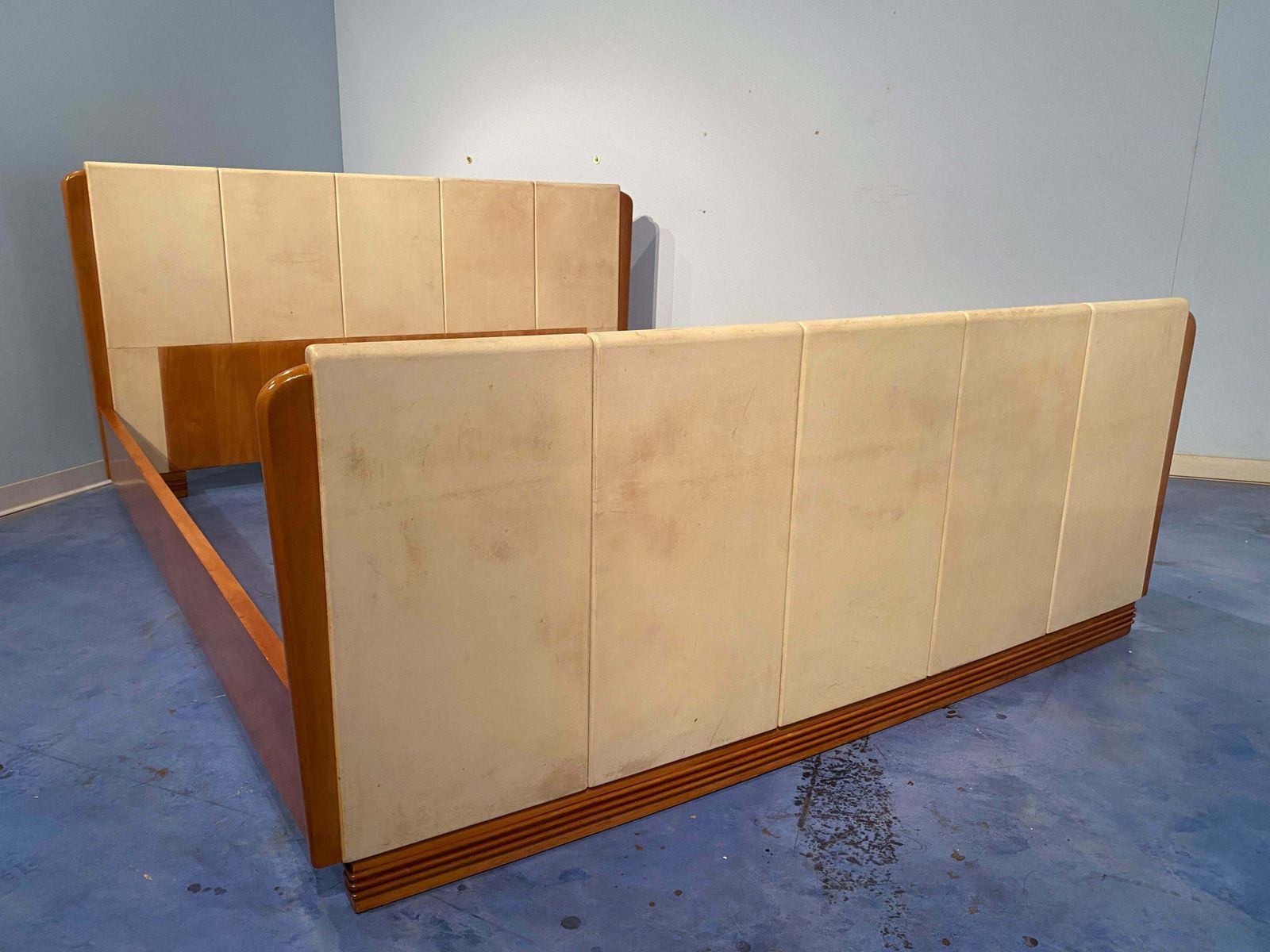 Italian Midcentury Cherry Parchment Bed By Osvaldo Borsani, 1950s photo vinterior
