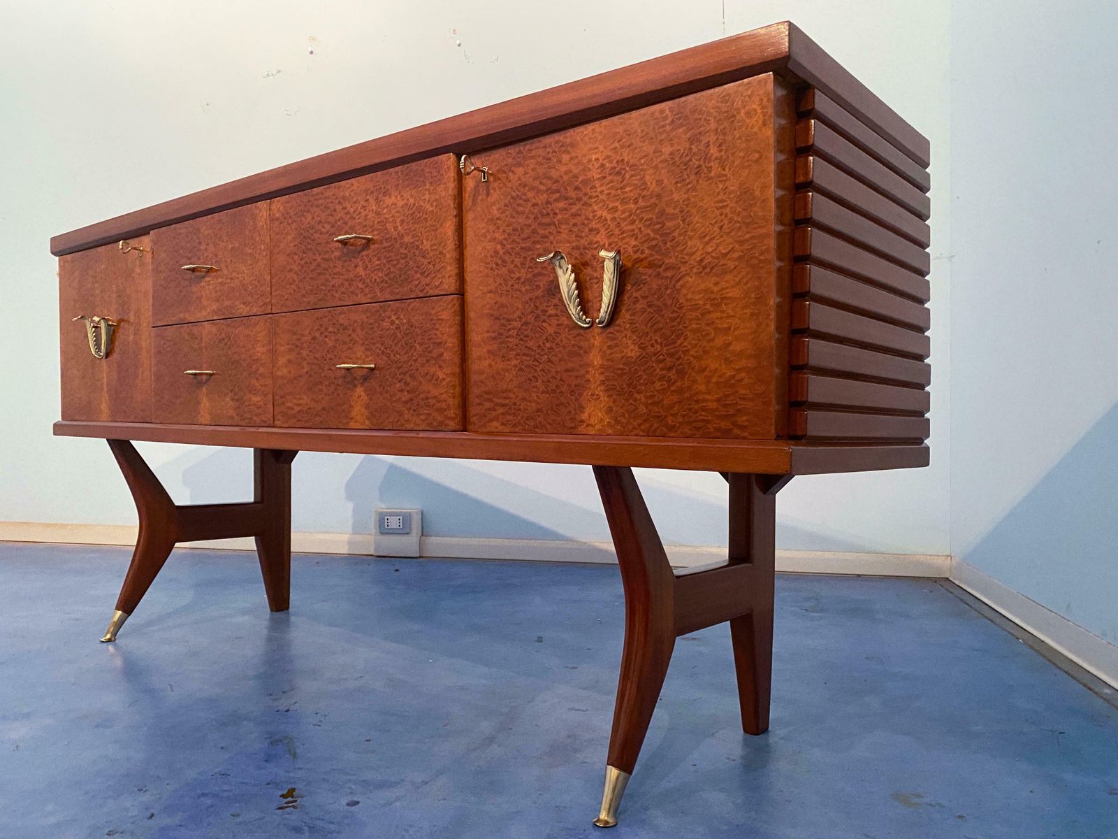 Italian Midcentury Amboyna Briar Sideboard By Vittorio Dassi, 1950s photo Furniture