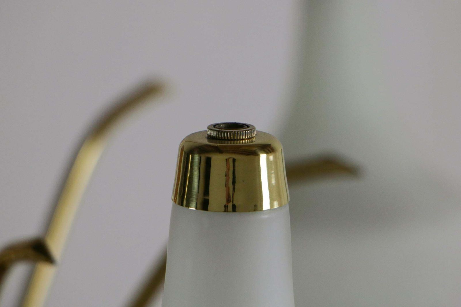 photo vintage Italian Midcentury Six Lights Gold And Ivory Chandelier Attributed To Stilnovo