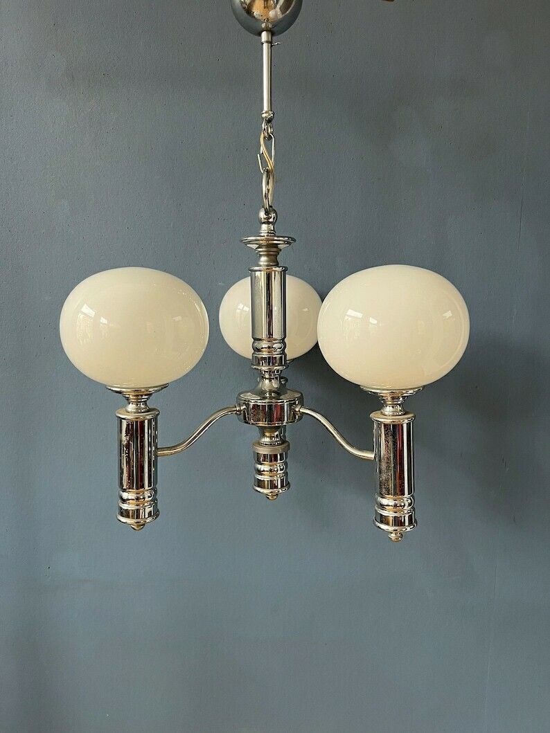 Mid Century Hanglamp Van Wit Opaalglас Met Chromen Frame photo vinterior