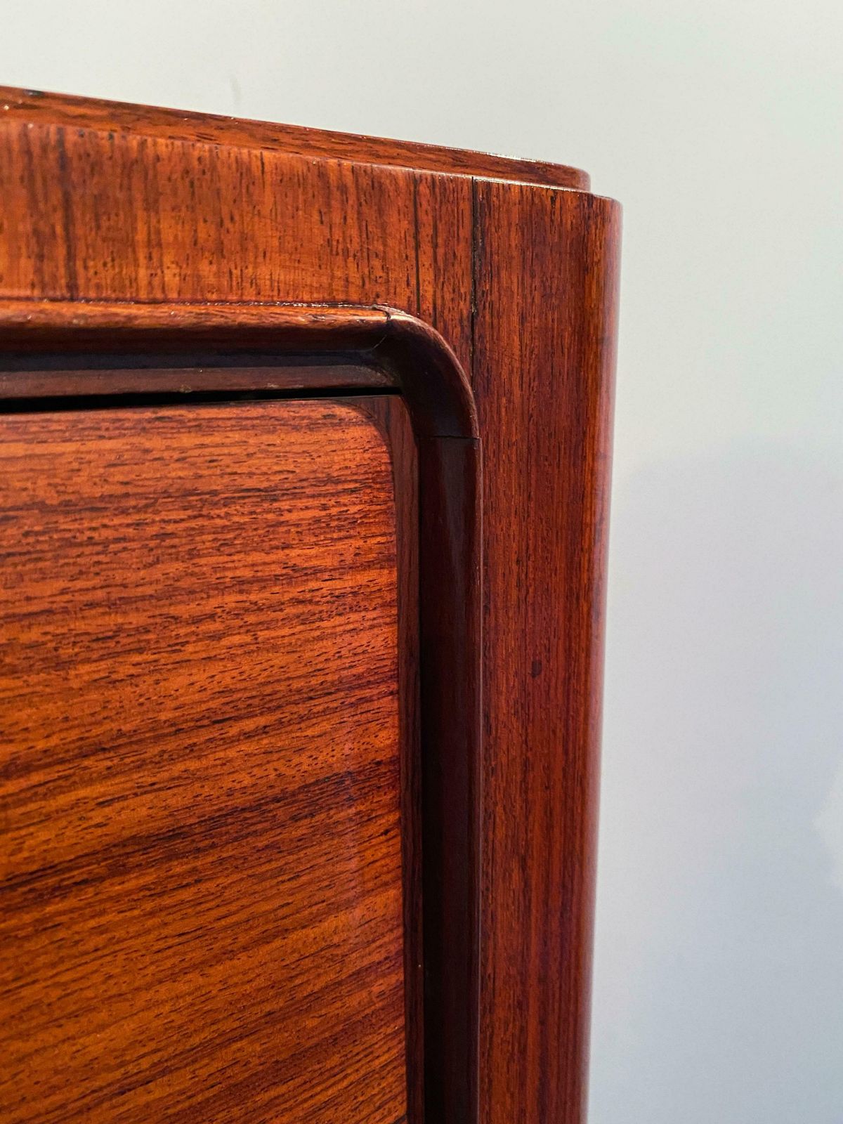 photo vintage Italian Mid Century Modern Tall Sideboard Cabinet Designed By Paolo Buffa, 1950