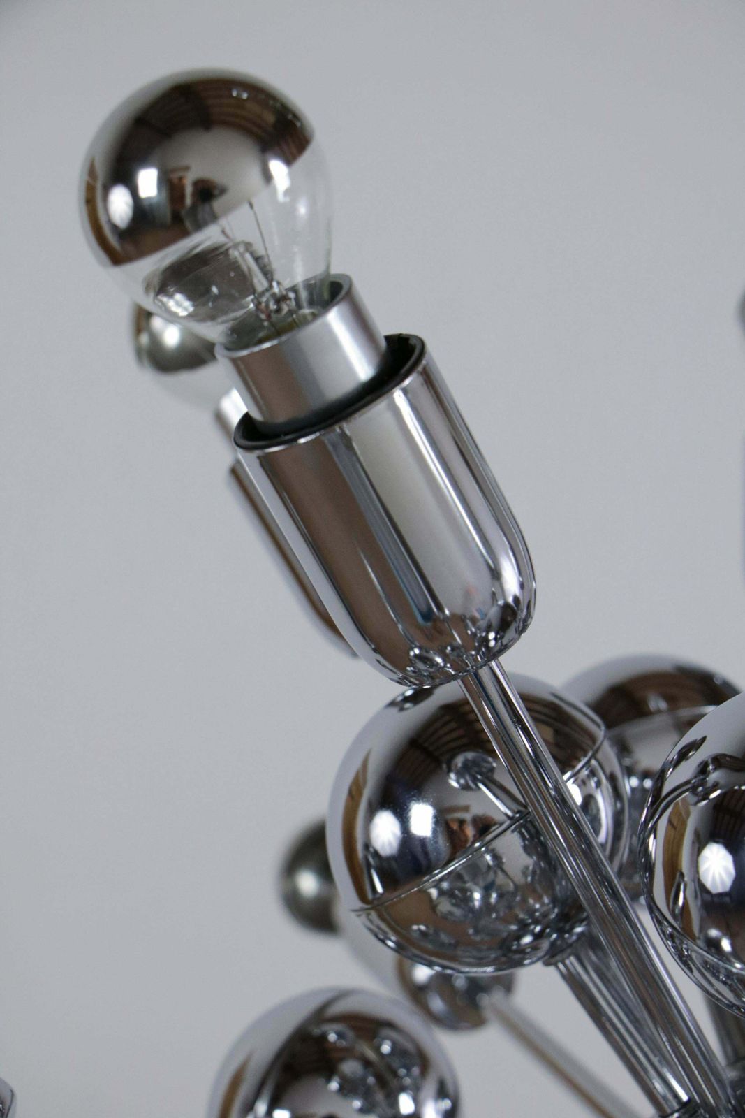 photo furniture Italian Space Age Sputnik 20 Lights Chandelier By Reggiani Goffredo, 1965s