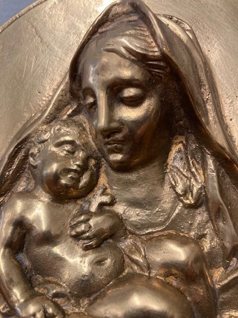 photo vinterior Ancient Bronze Depicting A Virgin With Child. Oval High Relief 19th Century