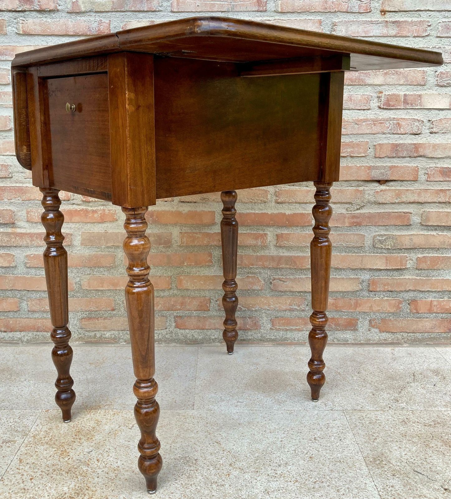 2585.0 Table de style Regency anglais en noyer à abattants, années 1890 photo