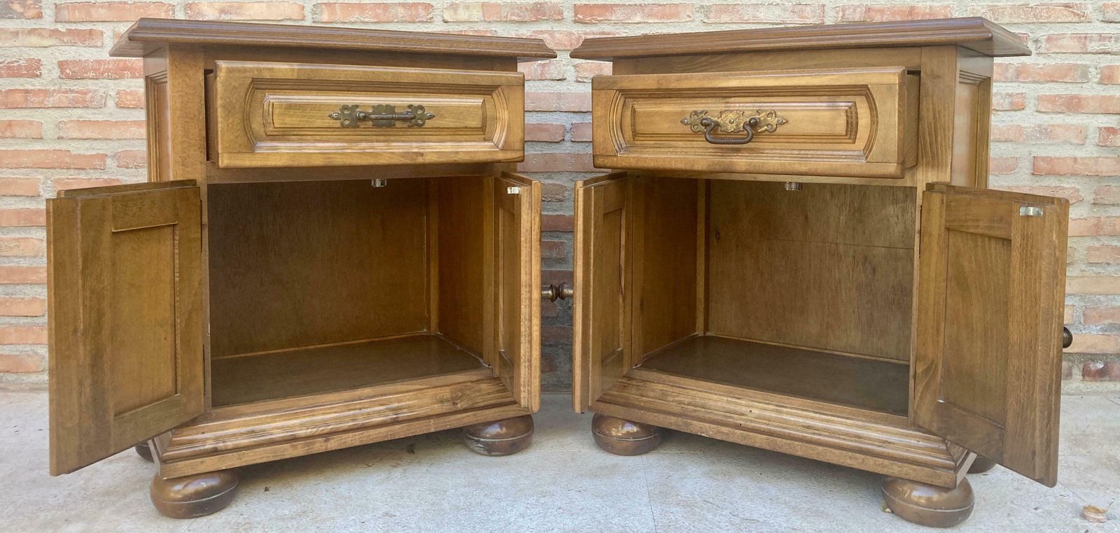 Tables de chevet espagnoles mid-century, années 1960, lot de 2 photo vinterior