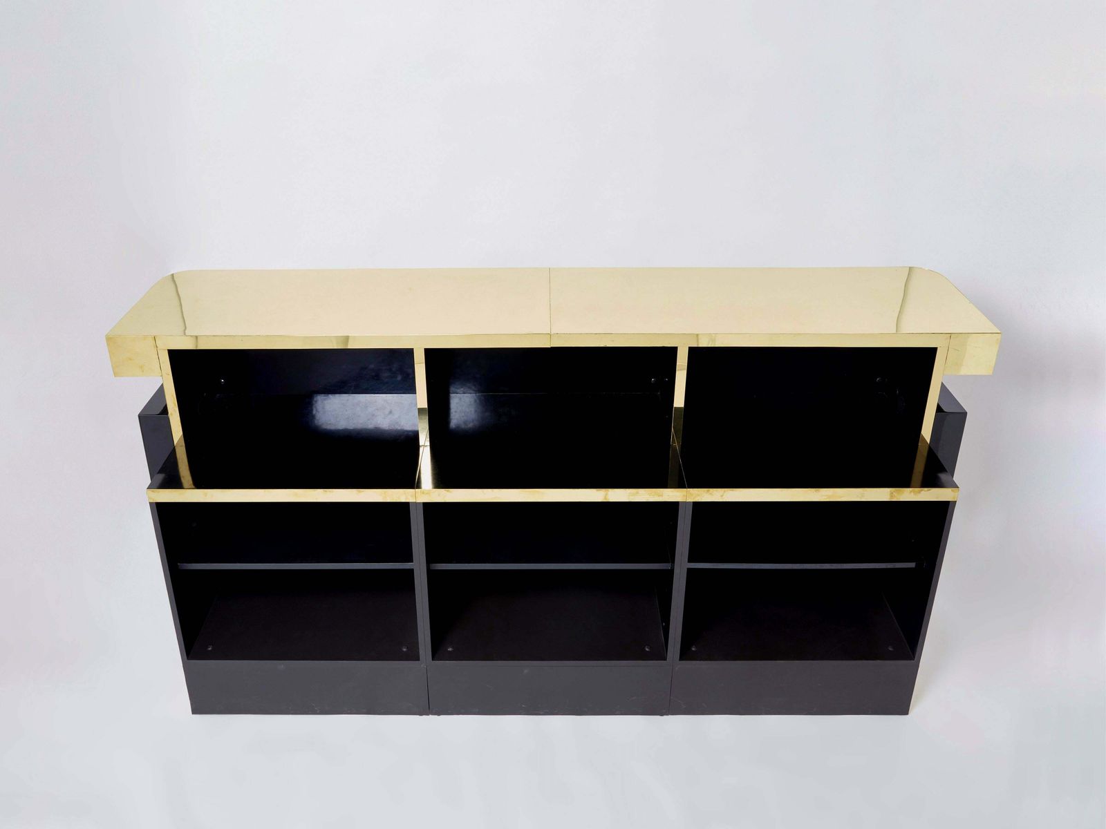 Bar cabinet J.C. Mahey en laiton laqué noir, années 1970 photo vinterior