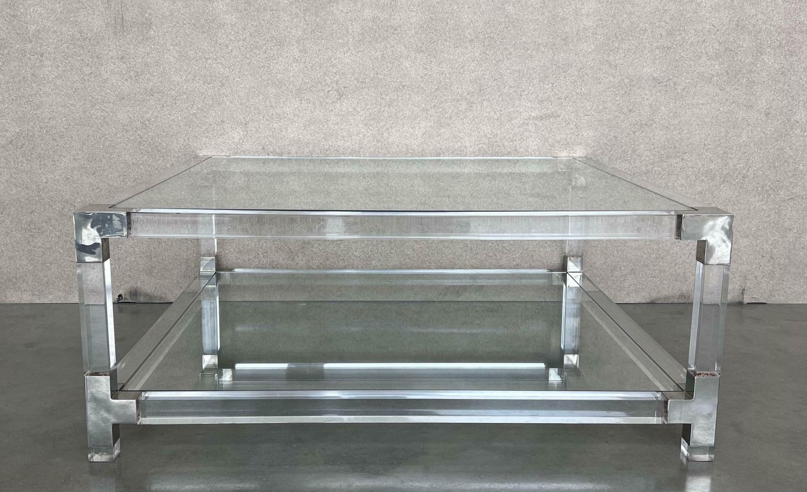 Table basse carrée mid-century en lucite avec détails en métal chromé photo furniture
