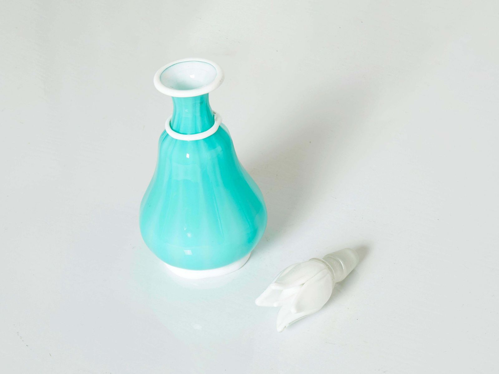 Flacon Barovier & Toso en verre opalin turquoise avec bouchon, 1950 photo Décoration