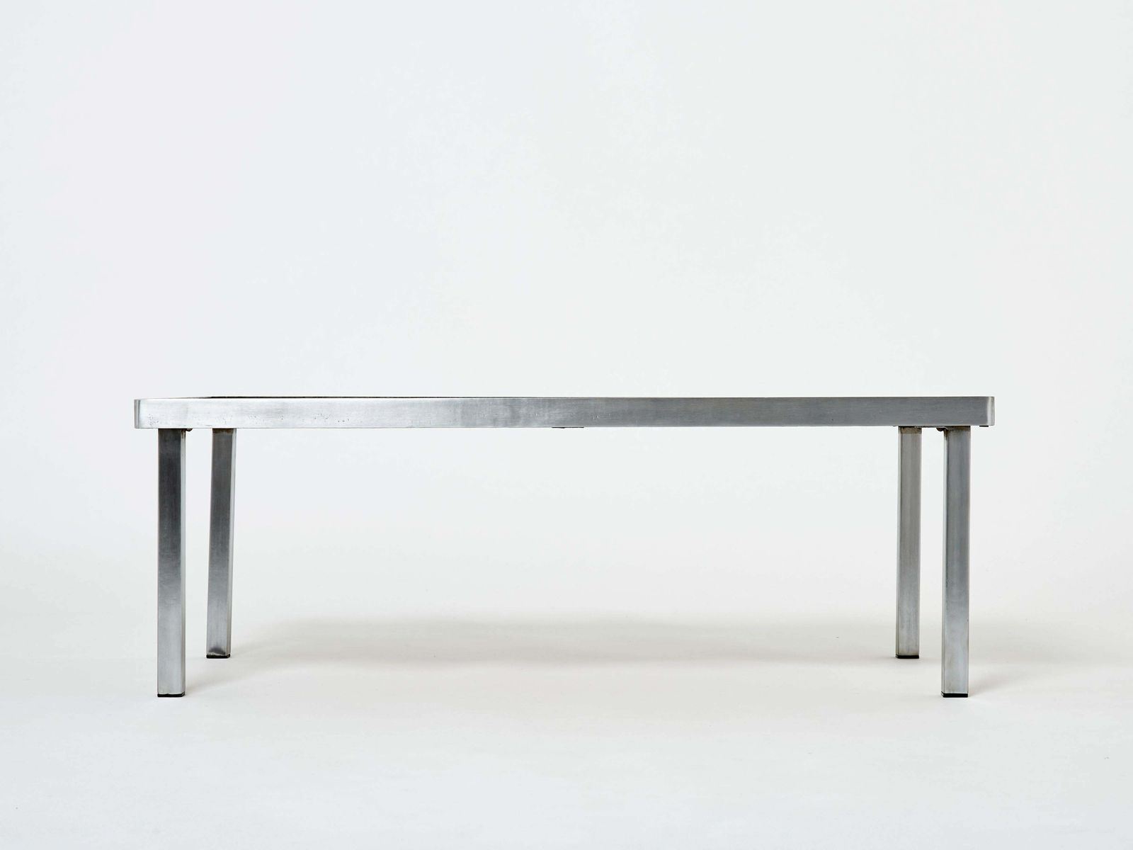 photo furniture Table basse en céramique et acier Robert et Jean Cloutier, années 1950