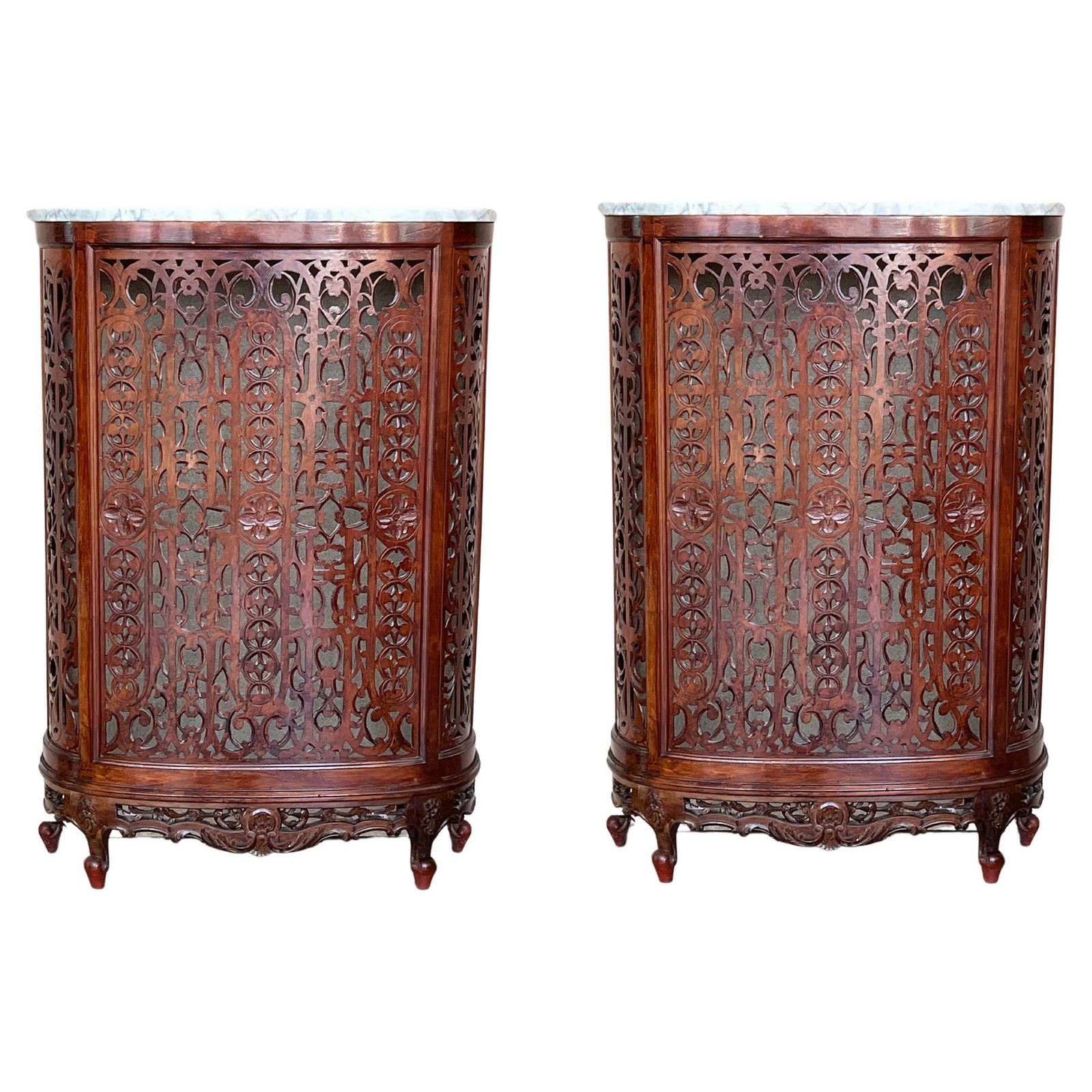 Console en noyer sculpté de style Louis XV, plateau en marbre, ou cache-radiateur
