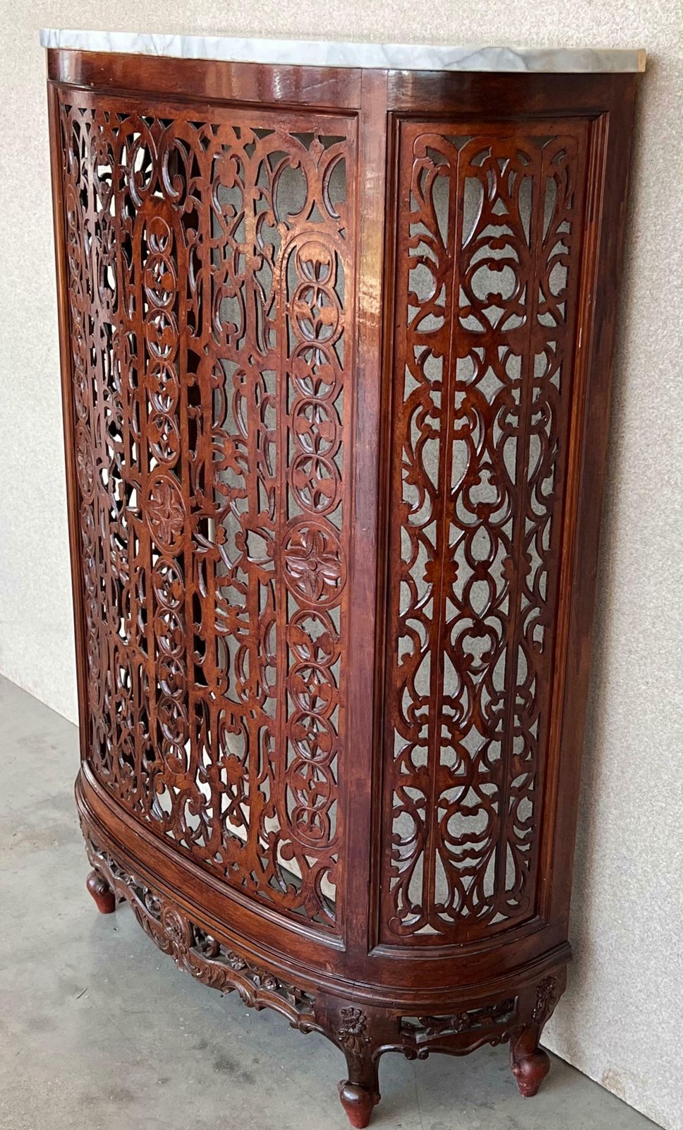 photo for sale Console en noyer sculpté de style Louis XV, plateau en marbre, ou cache-radiateur