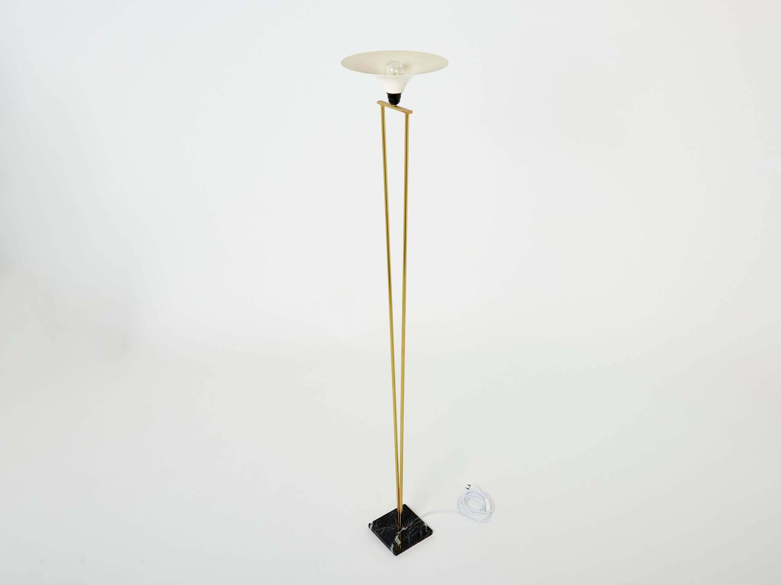 Lampadaire Stilnovo en laiton et opaline, socle en marbre, années 1960 photo Luminaires