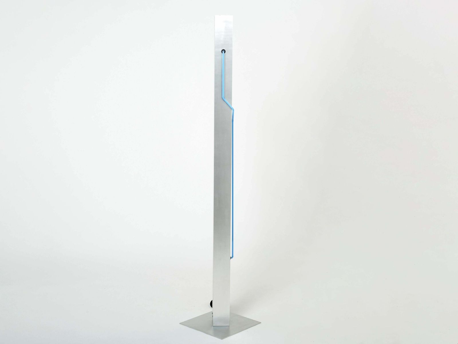 photo for sale Lampadaire en acier au néon bleu, par Rudi Stern et Dan Chelsea pour Kovacs, 1983