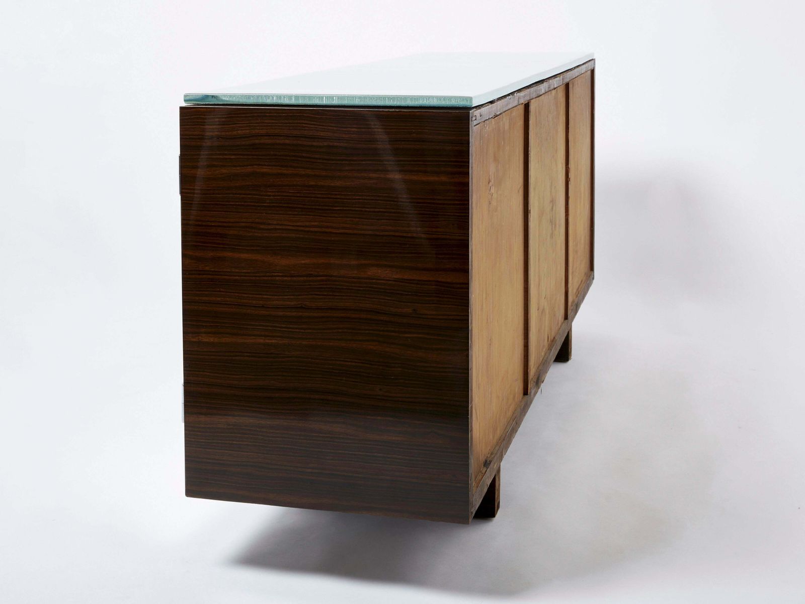 photo furniture Buffet à miroirs en sycomore Macassar, dans le style d'Adnet, Alberto Pinto, années 1990