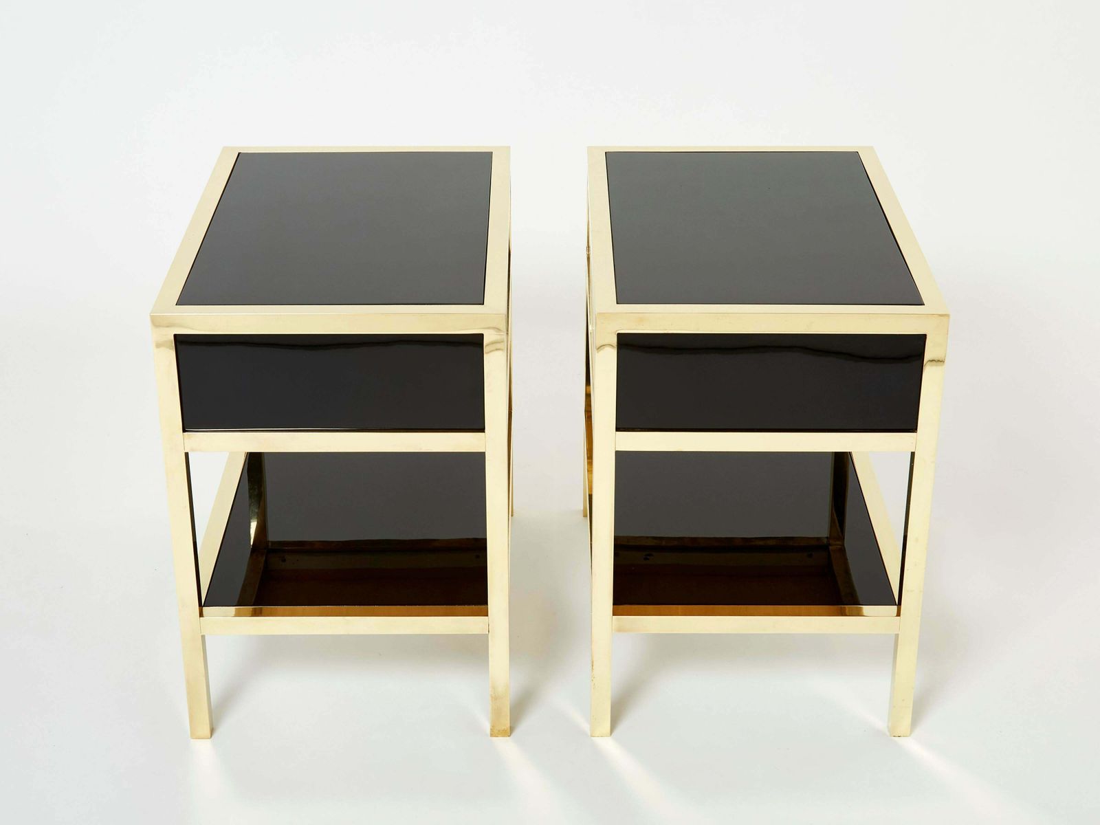 Paire de tables de chevet Michel Pignères en laiton laqué noir, années 1970 photo vinterior