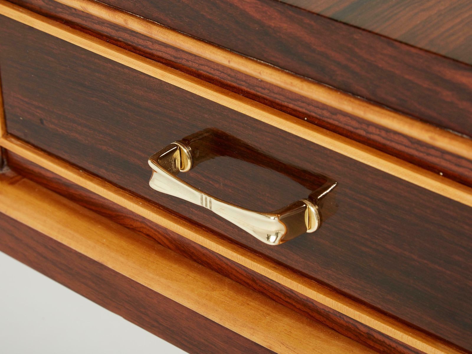 Mobilier Console coiffeuse en palissandre, sycomore et laiton par Paolo Buffa, années 1940 photo
