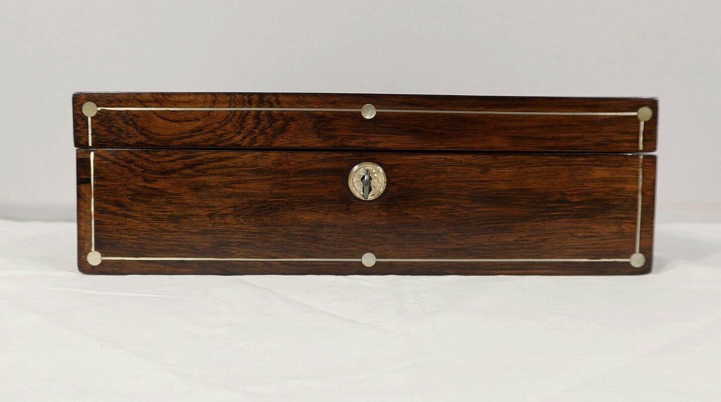 Walnut And Mother Of Pearl Travel Case, Napoleon III Period – Mid 19th Century photo vinterior