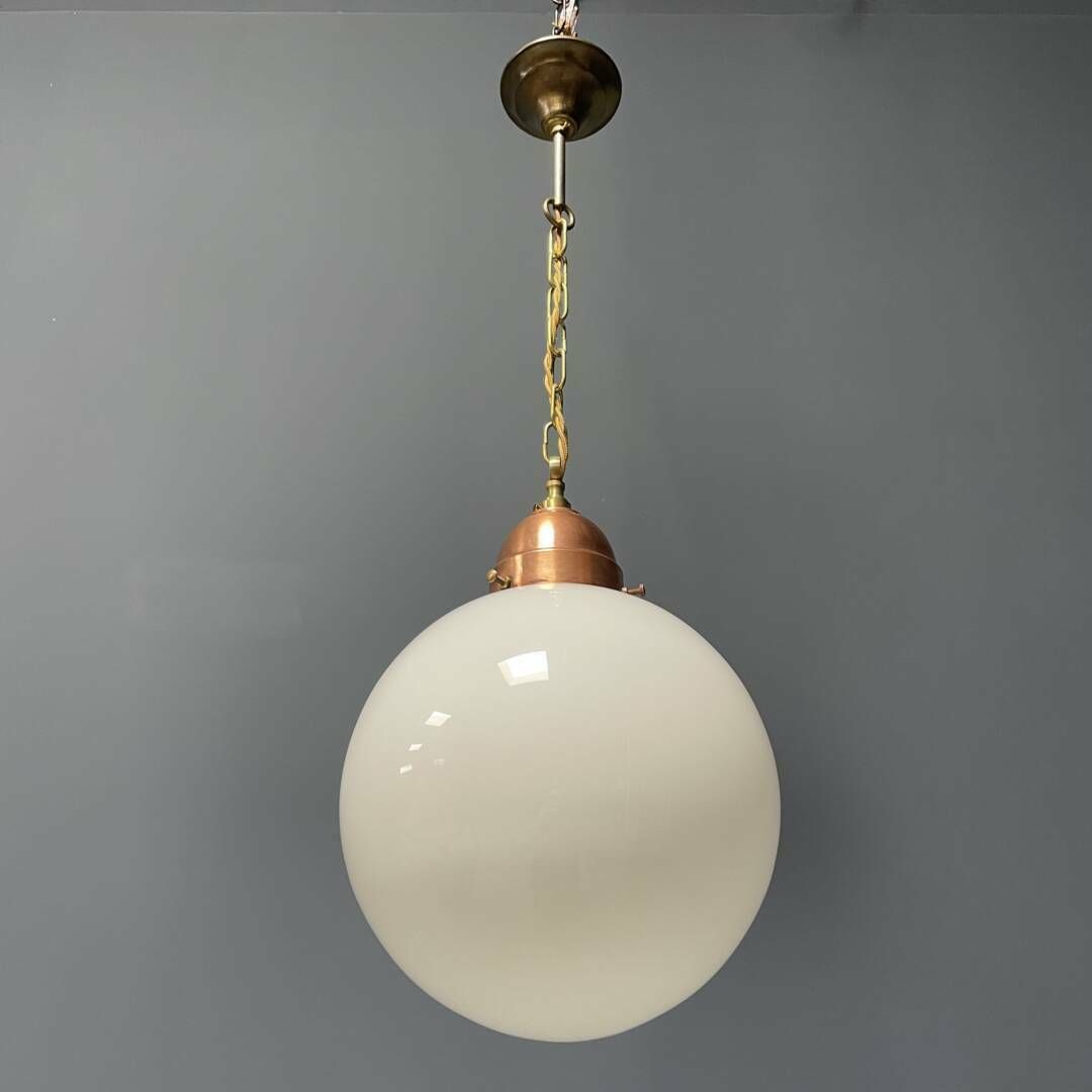 Verlichting Opaline Glazen Bollamp Met Koperen Fitting photo
