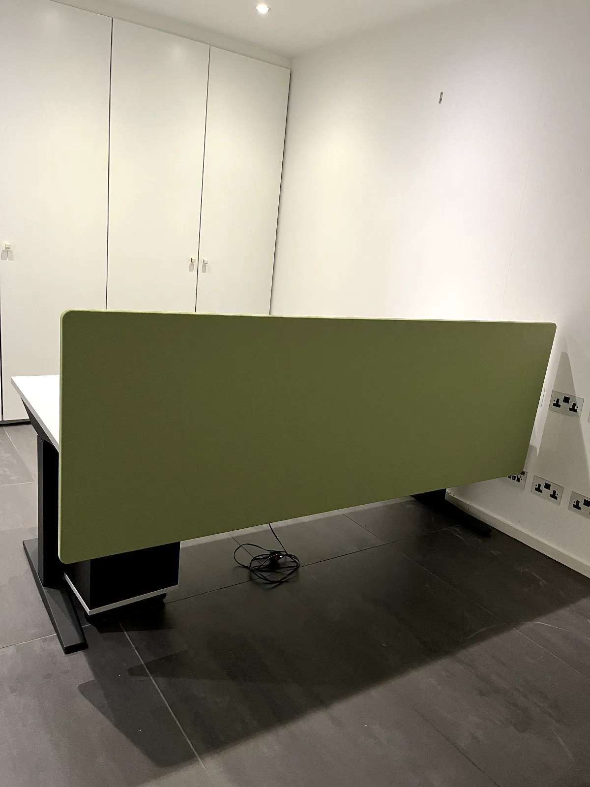 Office Desk 'Sit Stand' Herman Miller   Height Adjust., Up Screen In Apple Green photo for sale