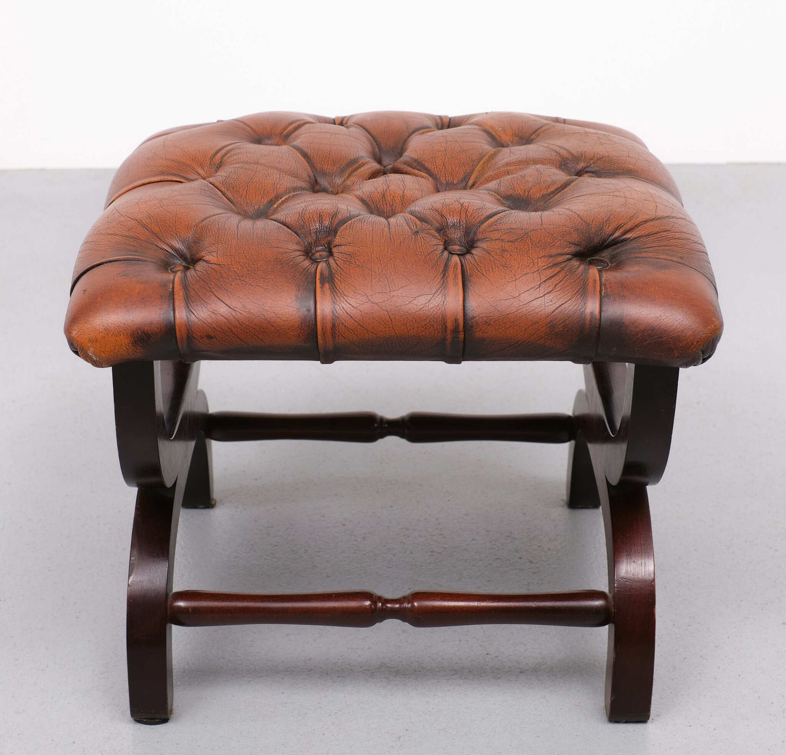 English Country House Style Padded Leather Ottoman photo furniture