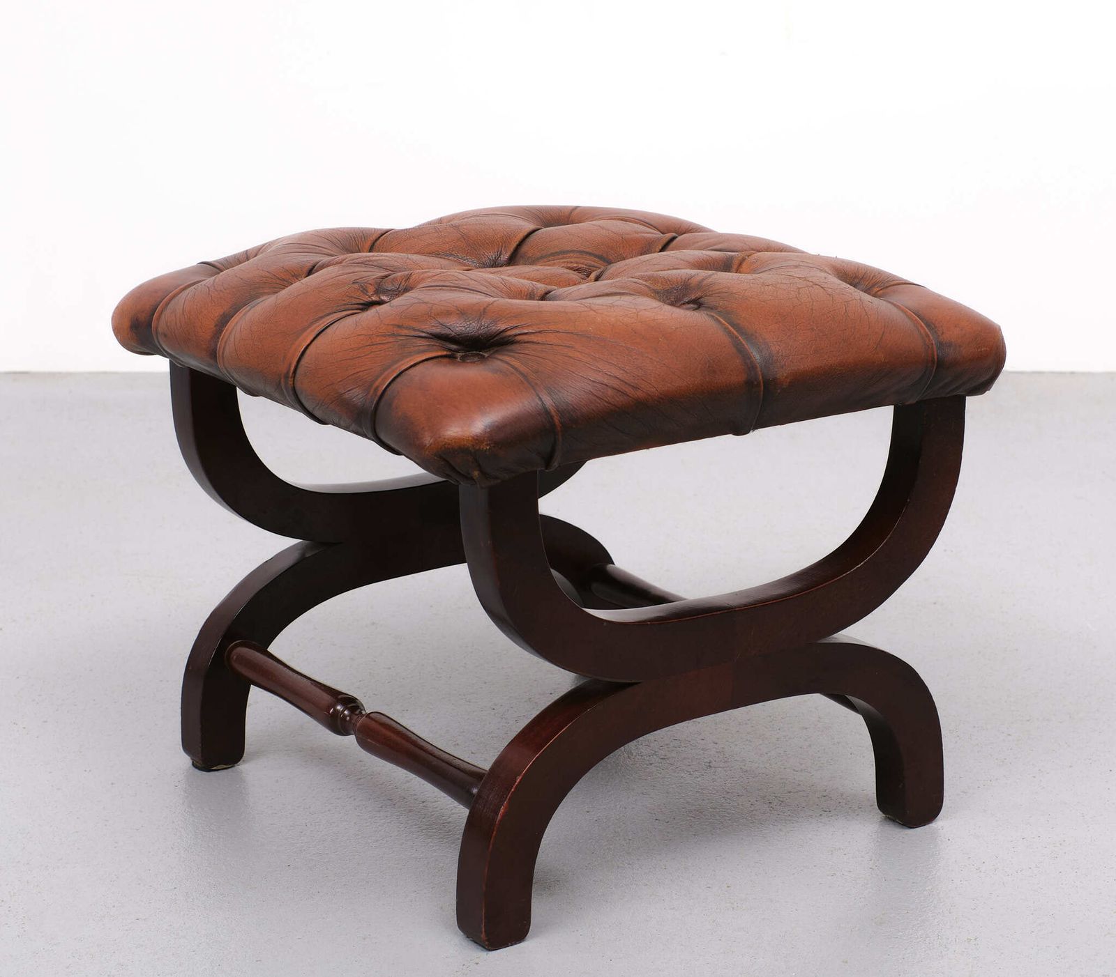 English Country House Style Padded Leather Ottoman photo vinterior