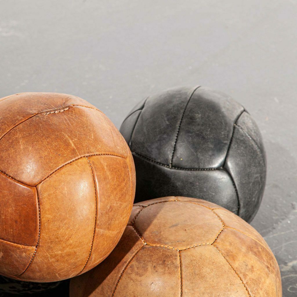 photo vinterior 1950’s Large Czech Leather Medicine Balls – Decorative