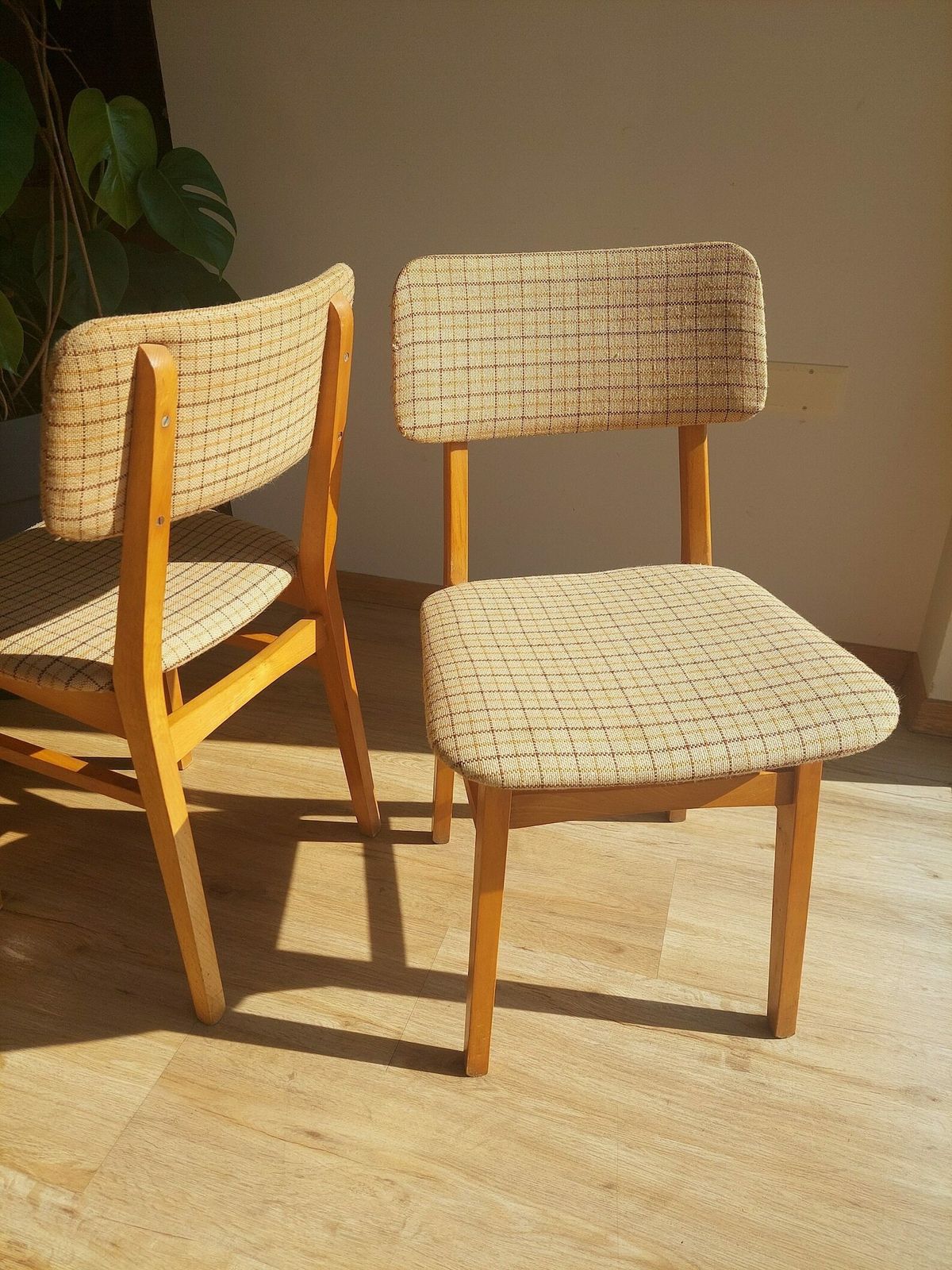 1 Of 2 Retro Chair / Retro Dining Chair / Retro Furniture / Retro Ambience / Retro Home / Mid Century Modern / Mcm Chair / Mcm Home /70's