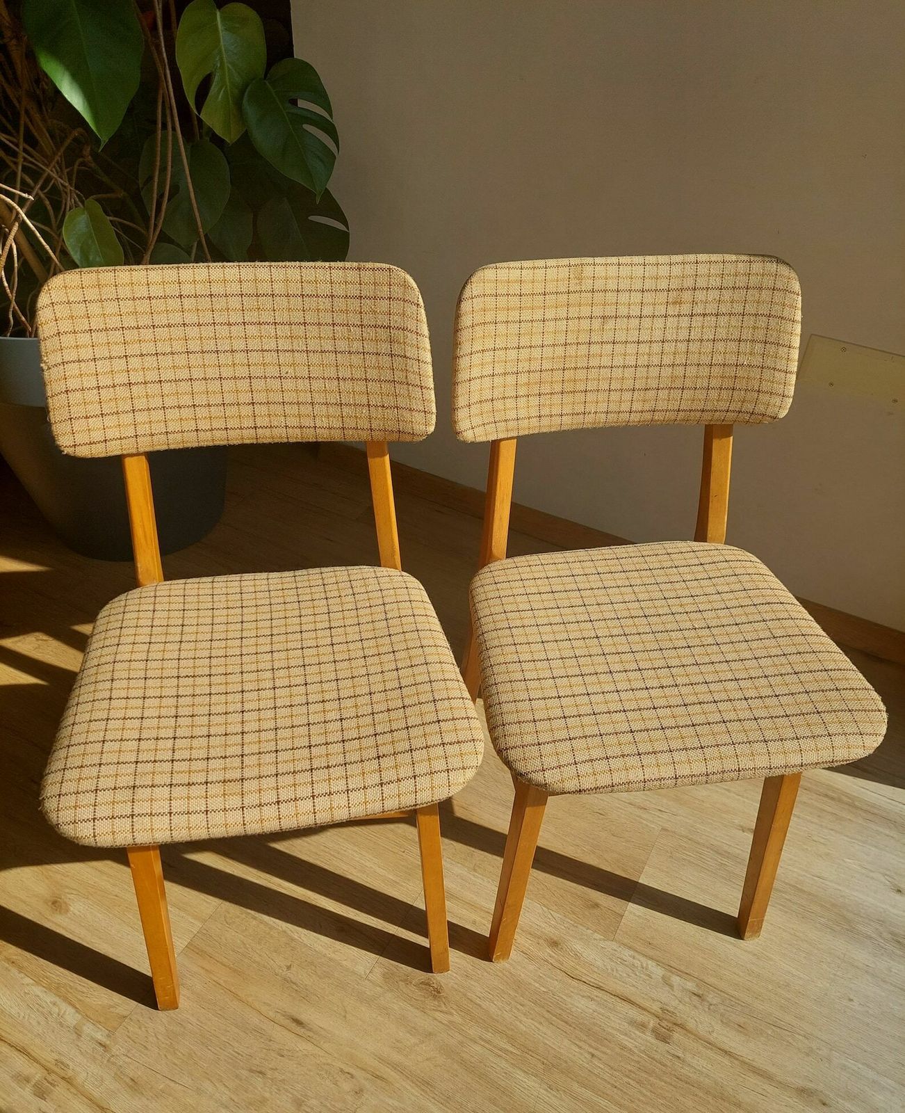 1 Of 2 Retro Chair / Retro Dining Chair / Retro Furniture / Retro Ambience / Retro Home / Mid Century Modern / Mcm Chair / Mcm Home /70's photo Furniture