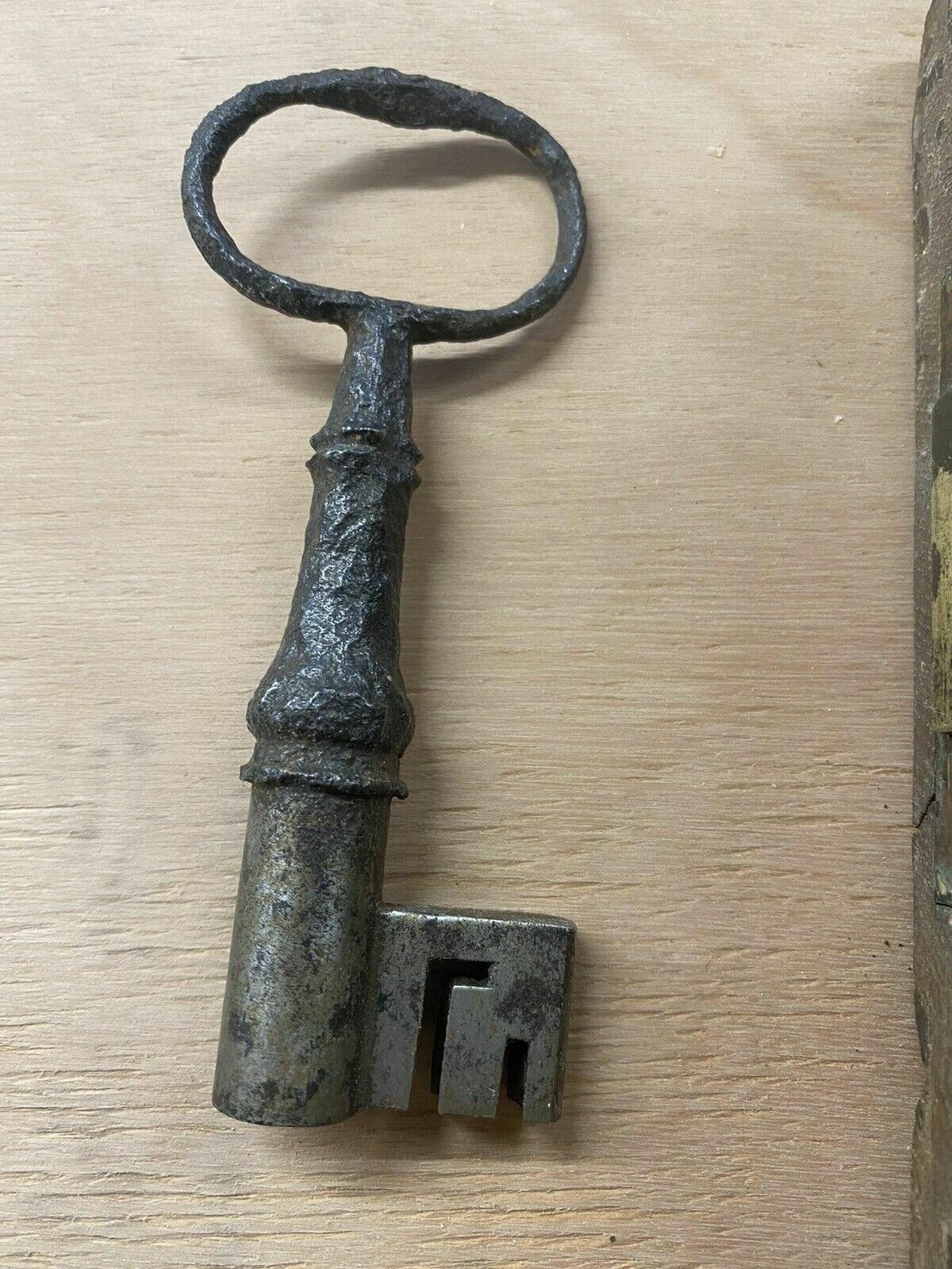 Large 17th Century Rim Lock Key Reclaimed Period Oak Iron Rare Door Furniture photo Home Fixtures